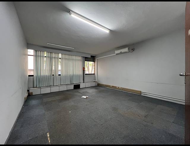 2,494M² WAREHOUSE TO LET IN FACTORIA